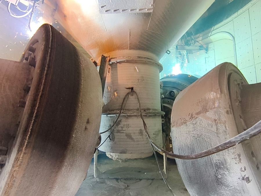 Wear-resistant pipes for cement plant application