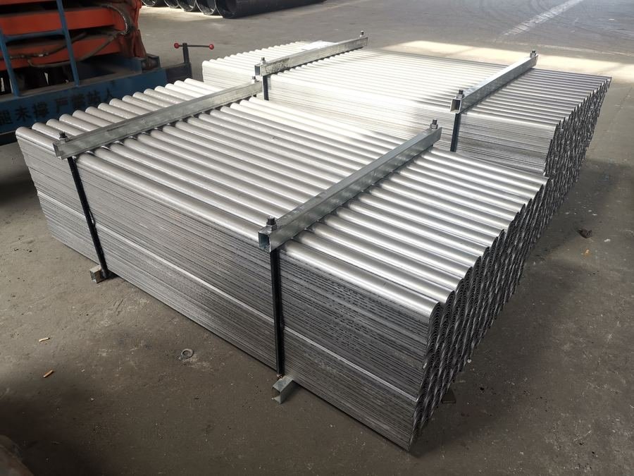 Wear-resistant pipe fittings